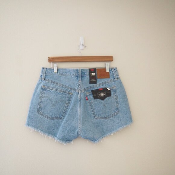 NWT Levi’s 501 Original Fit Buttonfly High Rise Light Wash Cut Off Denim Shorts - Picture 6 of 7